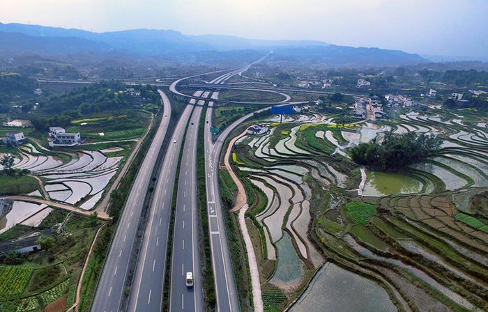 成渝地区环线合江(渝川界)至纳溪段路面、交安