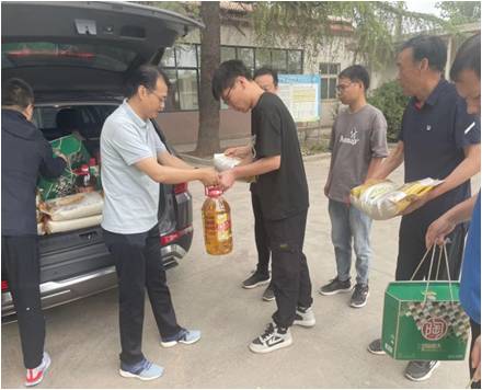 “心系职工送温暖  一枝一叶粽关情”  中公交通监理公司组织开展端午节慰问职工活动